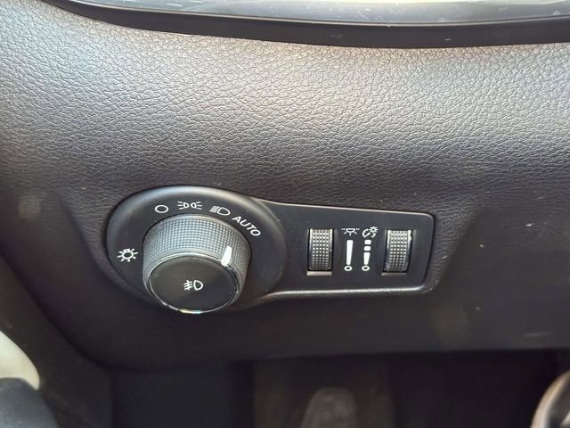 Certified 2024 Jeep Compass Limited image 29