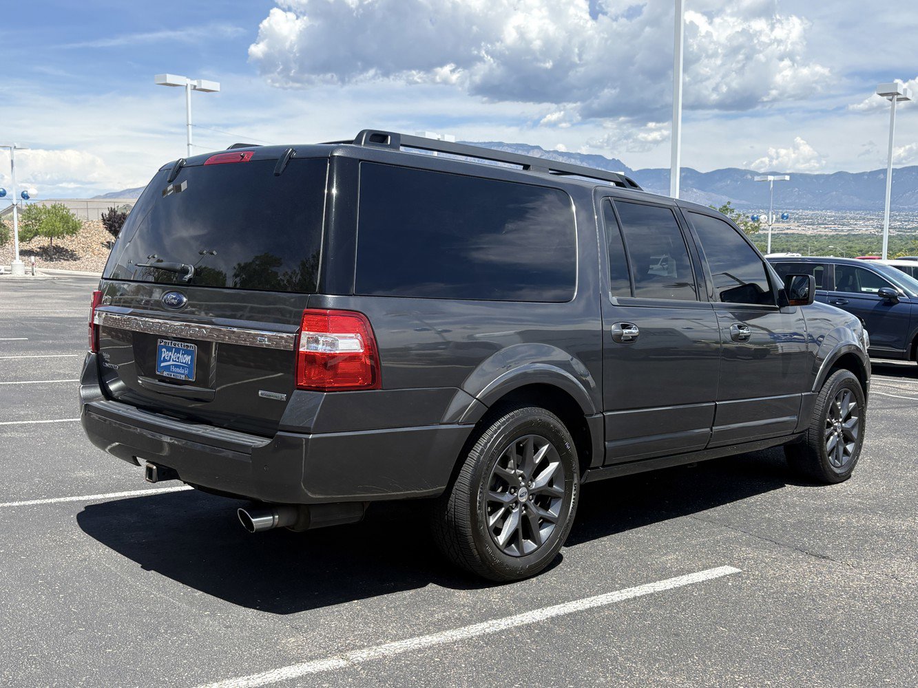Used 2017 Ford Expedition EL Limited w/ Equipment Group 301A AWD/4WD image 5