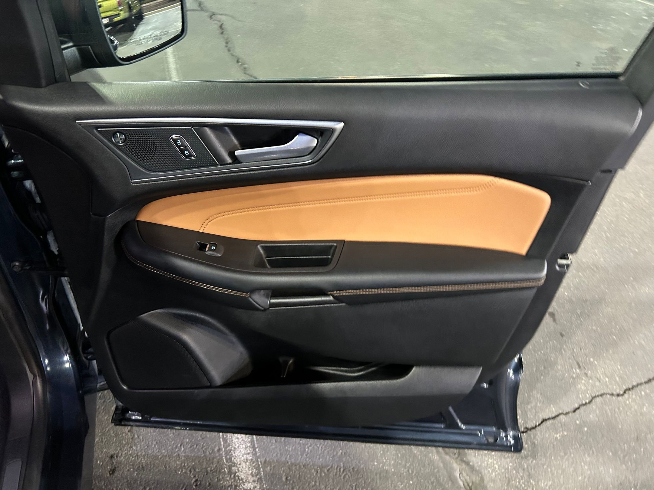 Used 2024 Ford Edge Titanium w/ Titanium Elite Package image 27