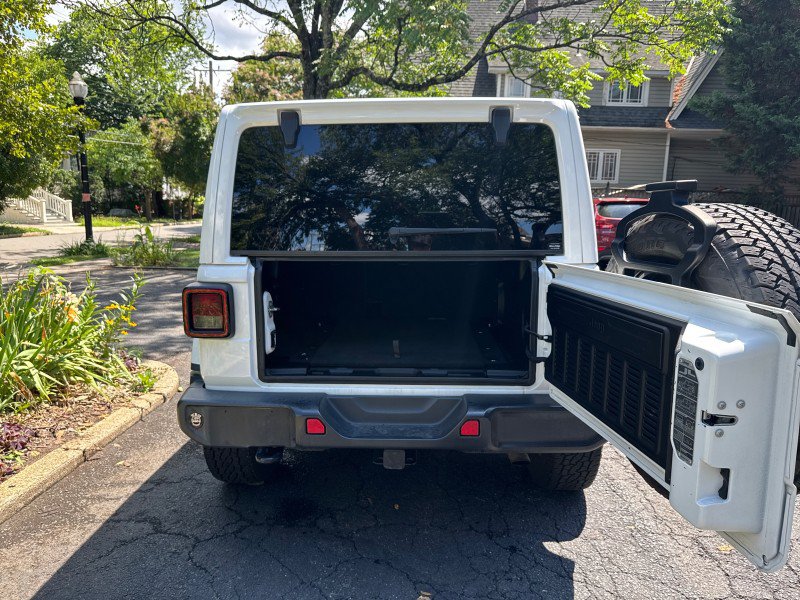 Used 2019 Jeep Wrangler Unlimited Sahara AWD/4WD image 30