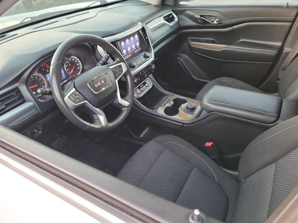 Used 2023 GMC Acadia SLE image 3