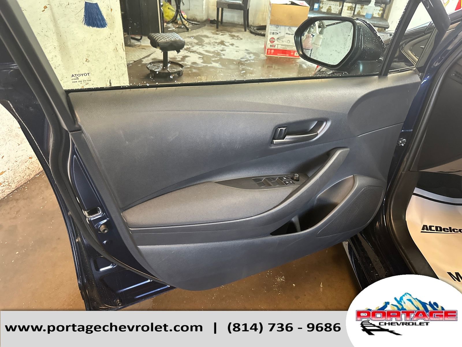 Used 2025 Toyota Corolla LE w/ LE Premium Package image 11