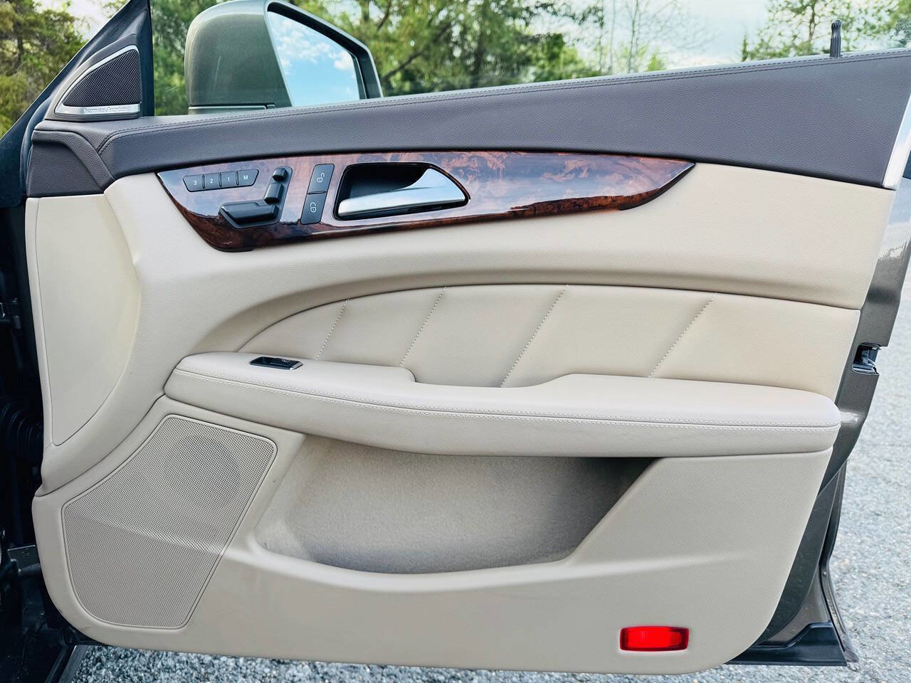 Used 2012 Mercedes-Benz CLS 550 image 24