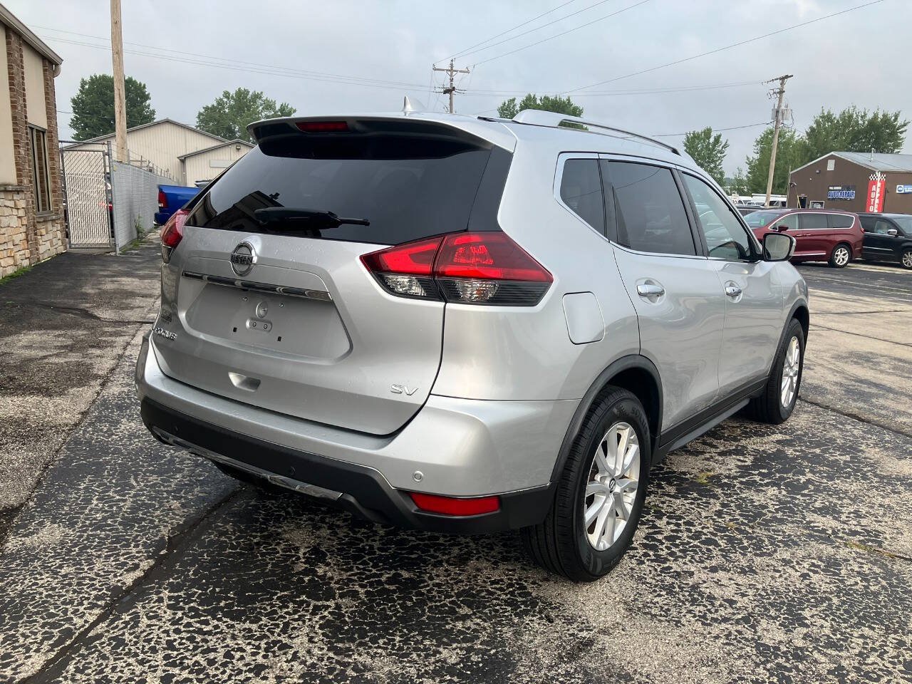 Used 2020 Nissan Rogue SV FWD image 3