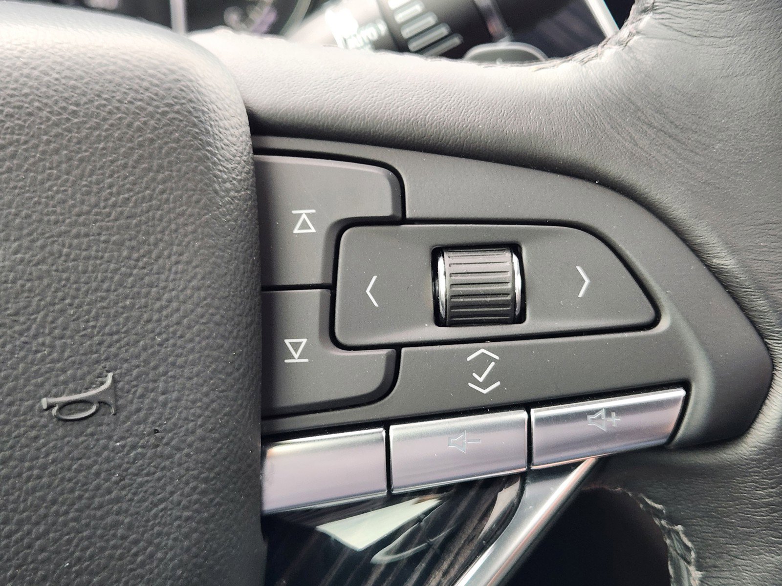 Certified 2023 Cadillac XT6 Premium Luxury w/ Technology Package AWD/4WD image 25