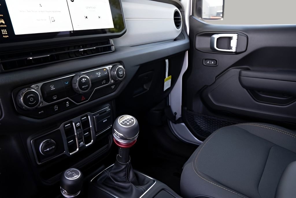 Used 2024 Jeep Wrangler Sport S image 10