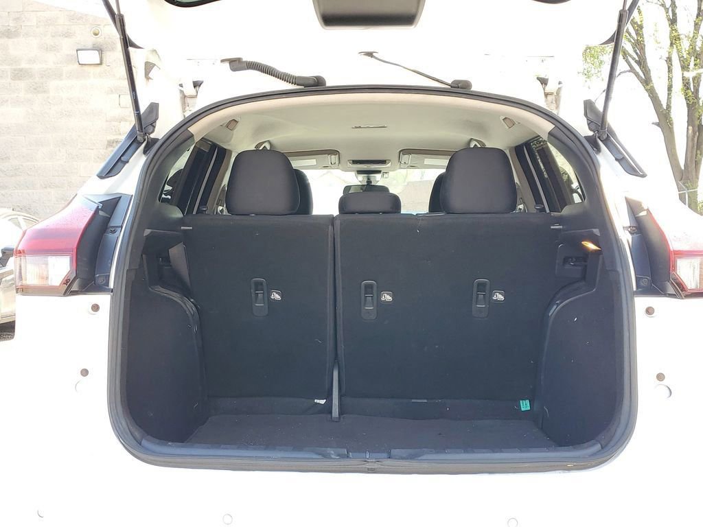 Used 2023 Nissan Kicks S FWD image 7