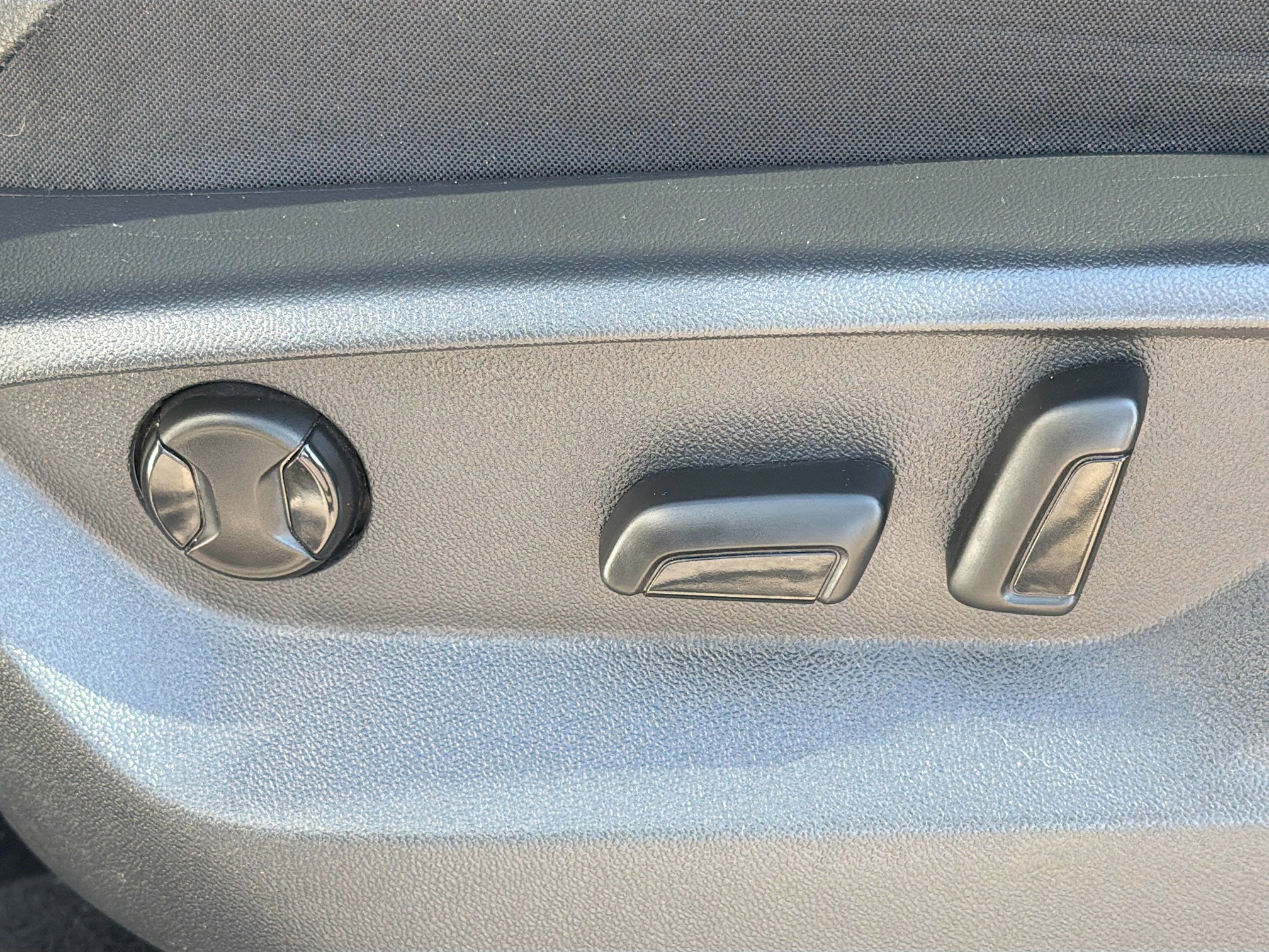 Used 2020 Volkswagen Tiguan SE image 25