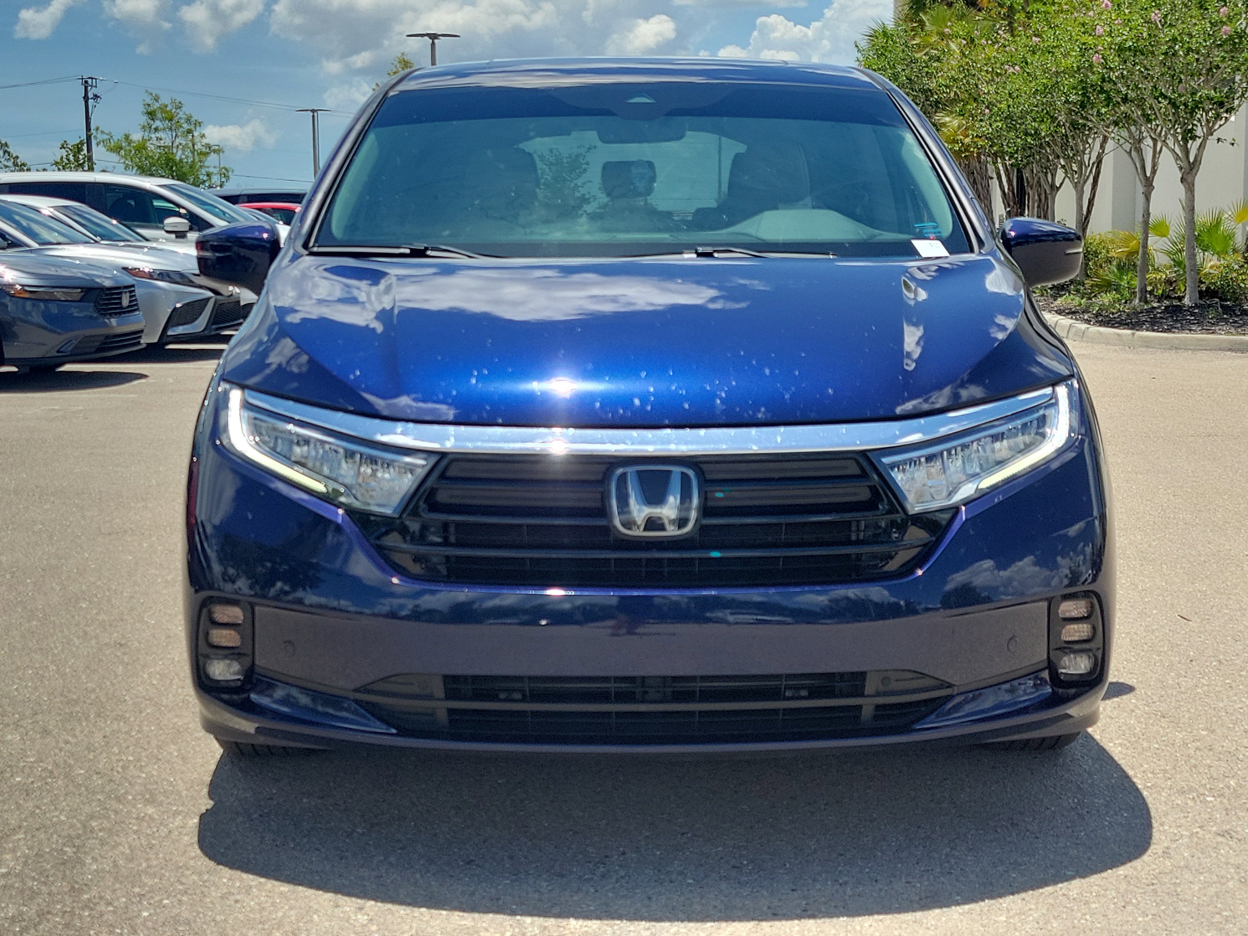 Used 2024 Honda Odyssey Touring image 2