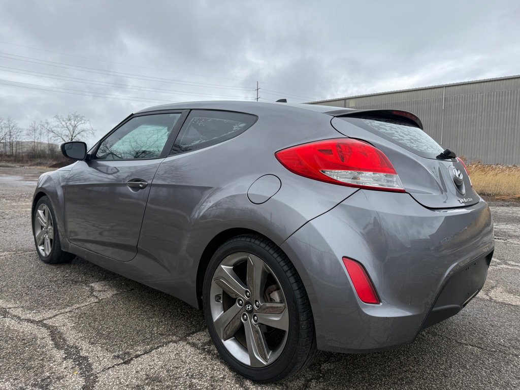 Used 2016 Hyundai Veloster FWD image 3