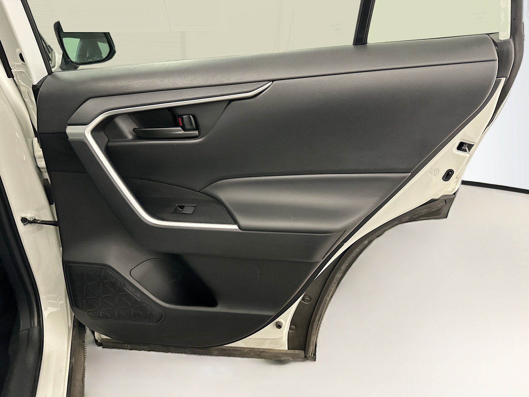 Used 2025 Toyota RAV4 LE image 31