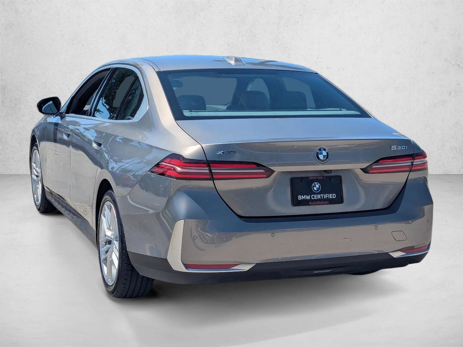 Certified 2024 BMW 530i xDrive w/ Premium Package AWD/4WD image 8