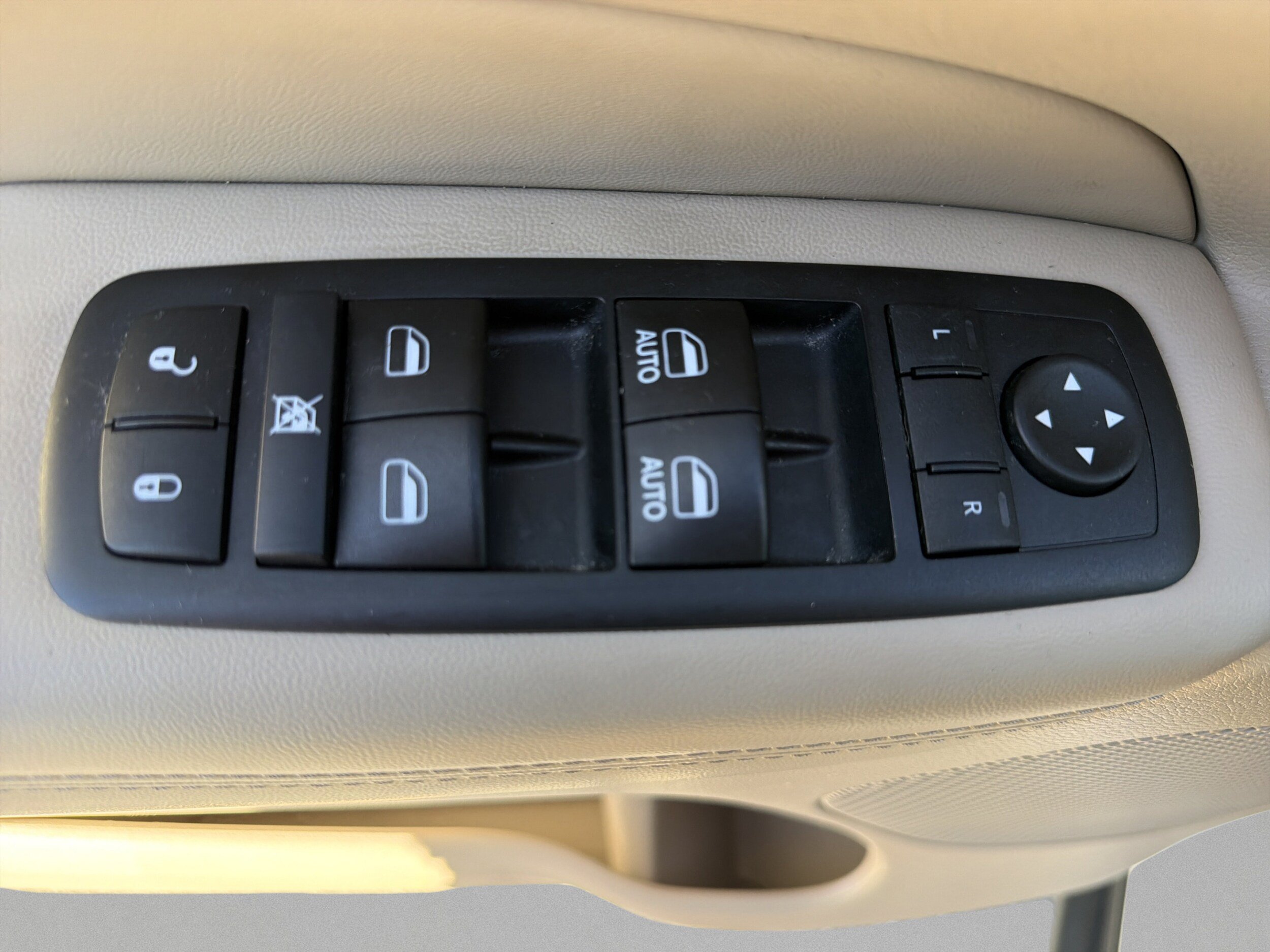 Used 2017 Jeep Grand Cherokee Laredo RWD image 21