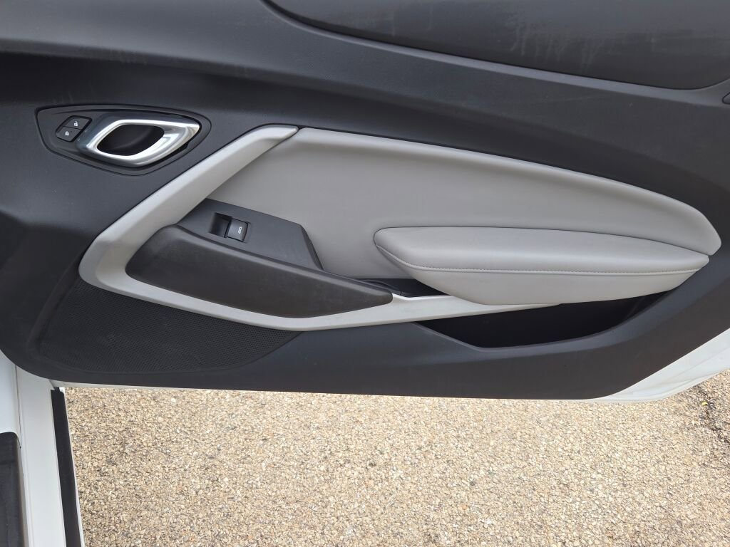 Used 2023 Chevrolet Camaro LT RWD image 5