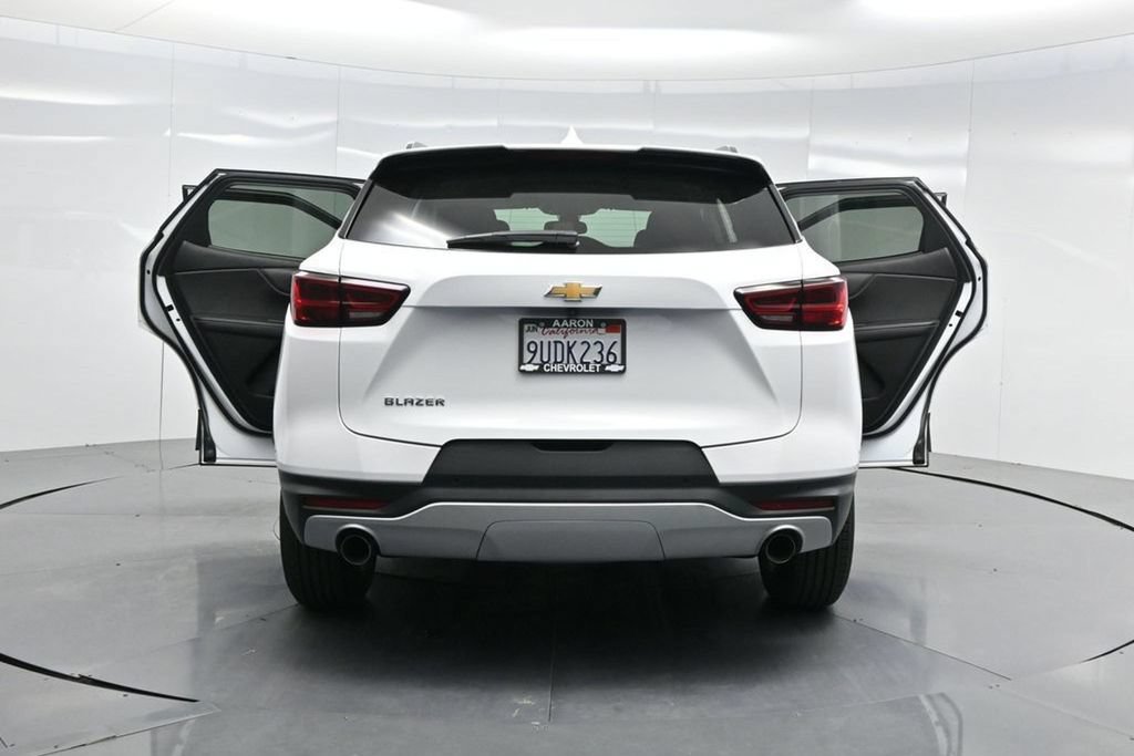 New 2025 Chevrolet Blazer LT w/ Convenience Package FWD image 54