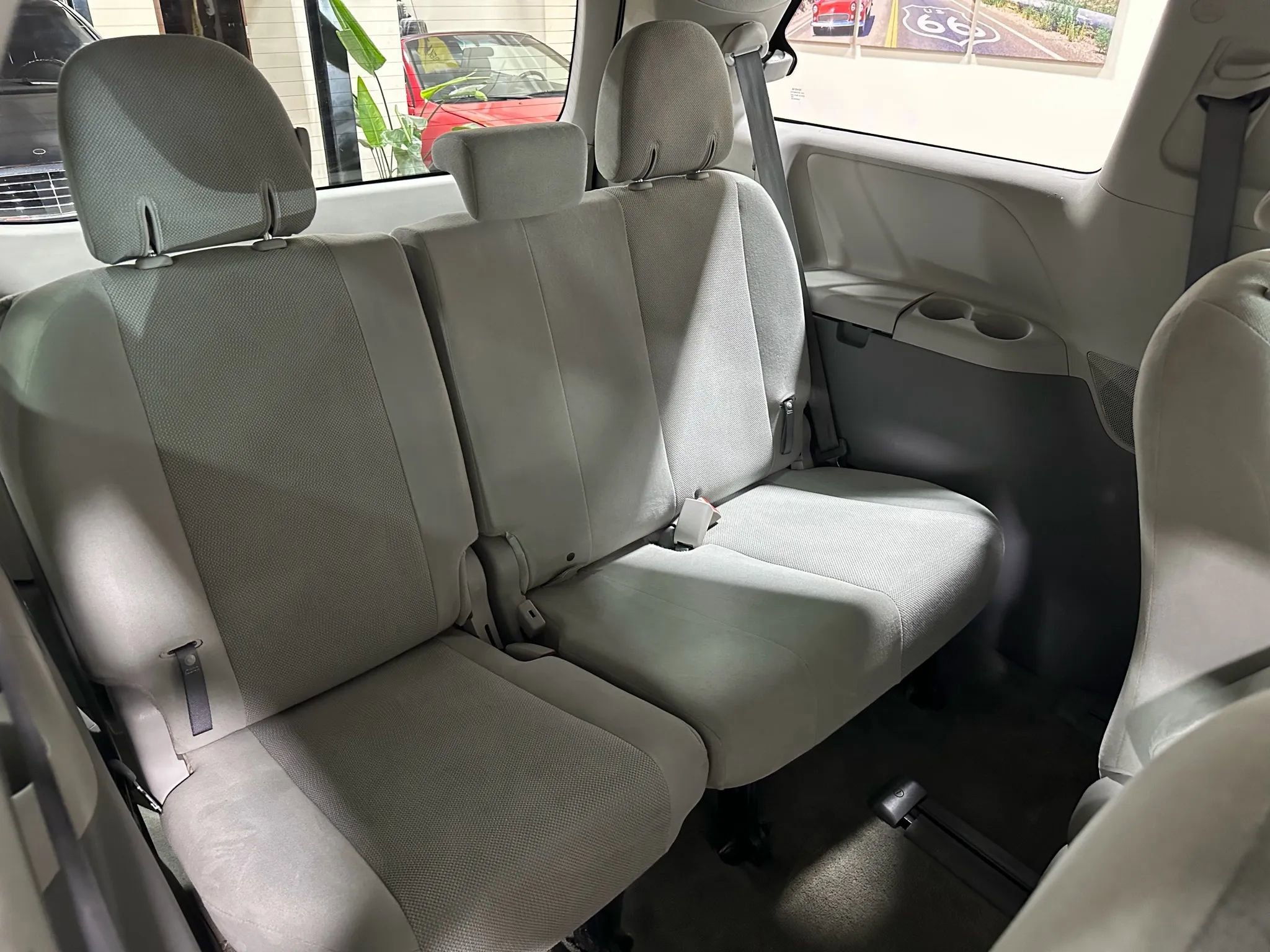 Used 2012 Toyota Sienna image 30