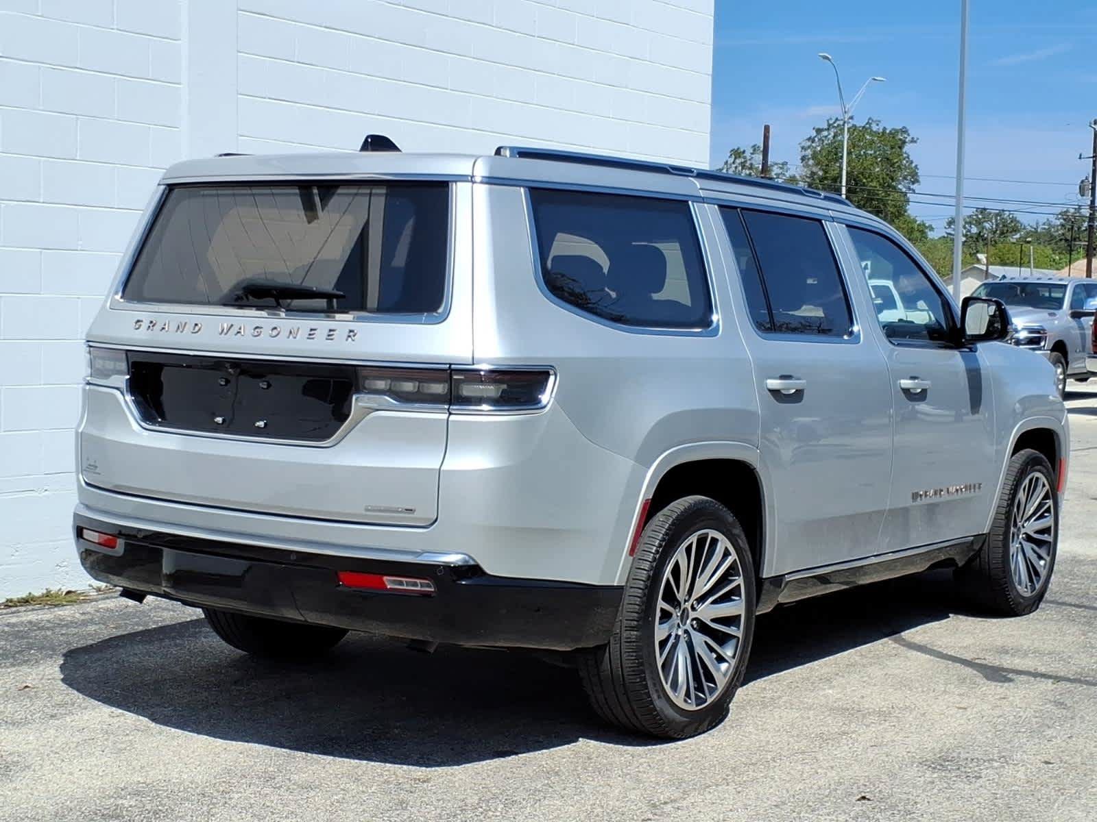 Used 2024 Jeep Grand Wagoneer Series III AWD/4WD image 12