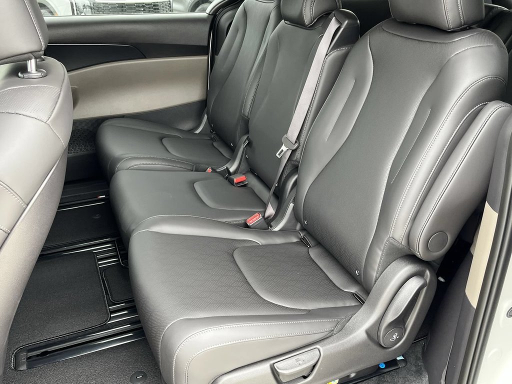 New 2026 Kia Carnival FWD image 24