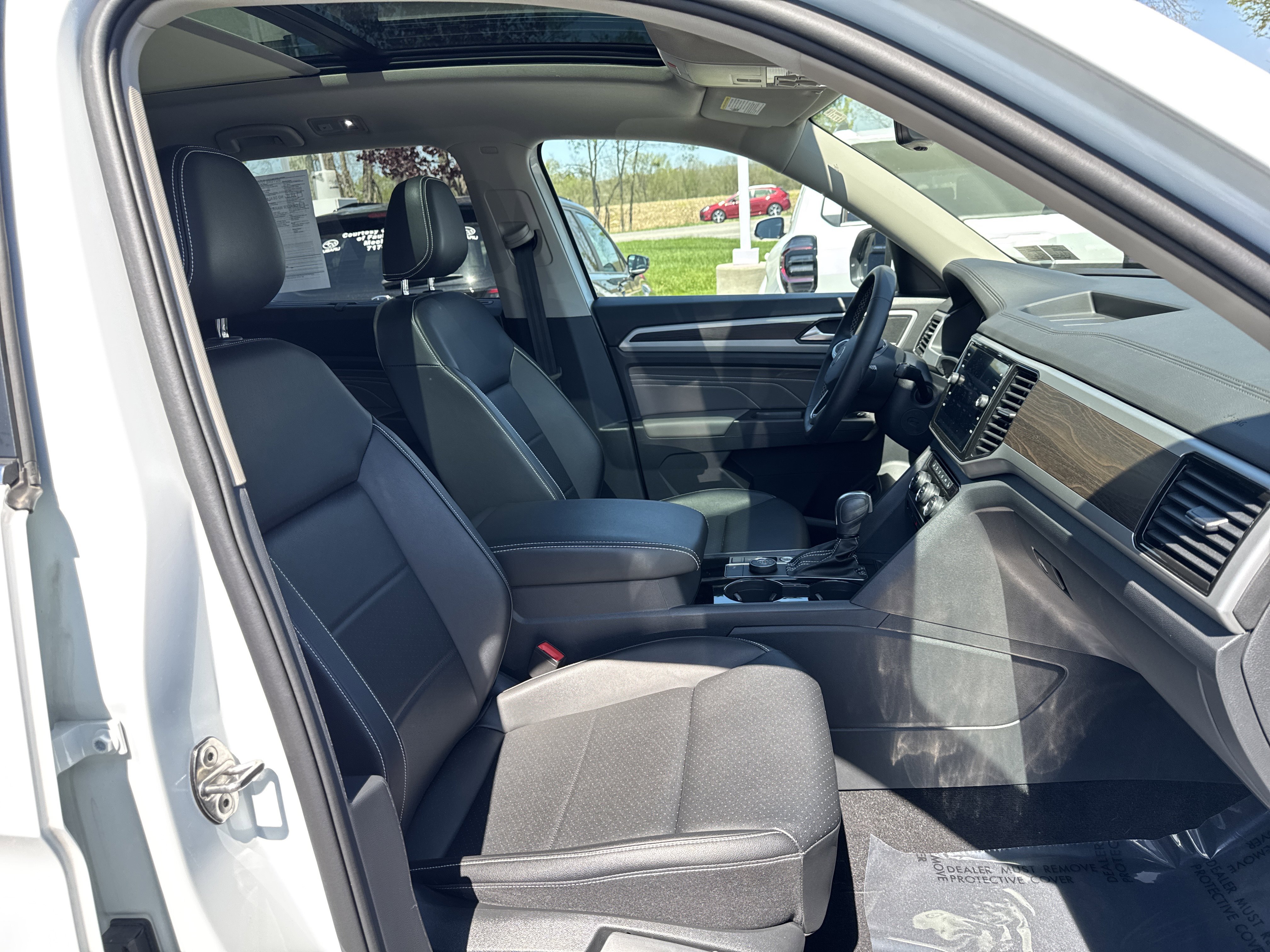 Used 2023 Volkswagen Atlas SE w/ Panoramic Sunroof Package image 19