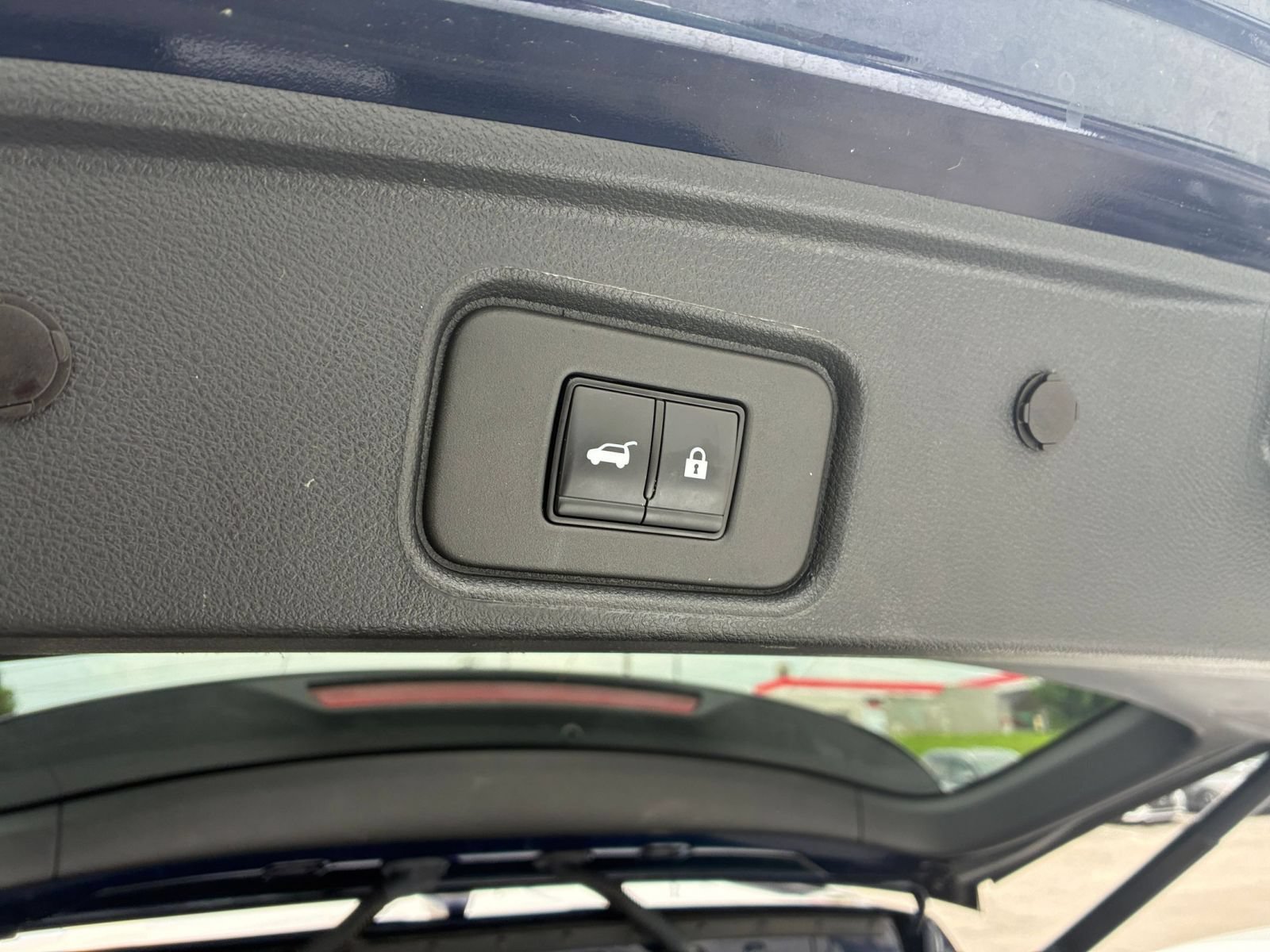 Used 2025 Nissan Pathfinder SV AWD/4WD image 16