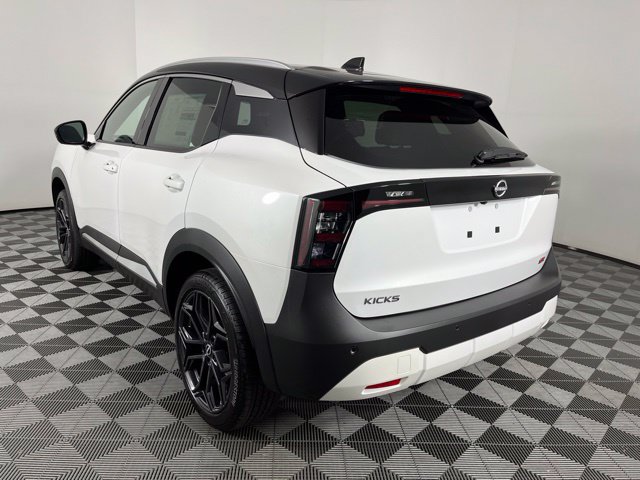 New 2026 Nissan Kicks SR w/ SR Premium Package FWD image 8