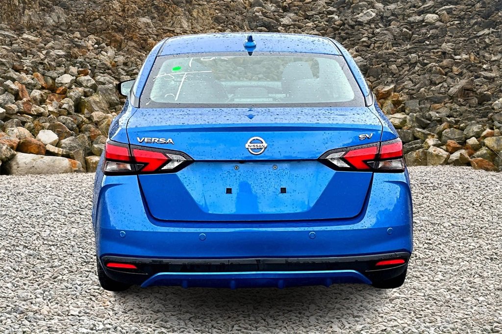 Used 2021 Nissan Versa SV image 4