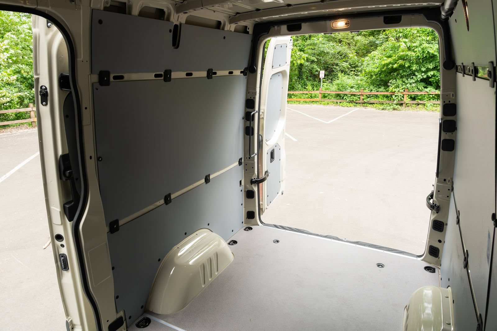 Used 2025 Mercedes-Benz Sprinter 2500 image 15