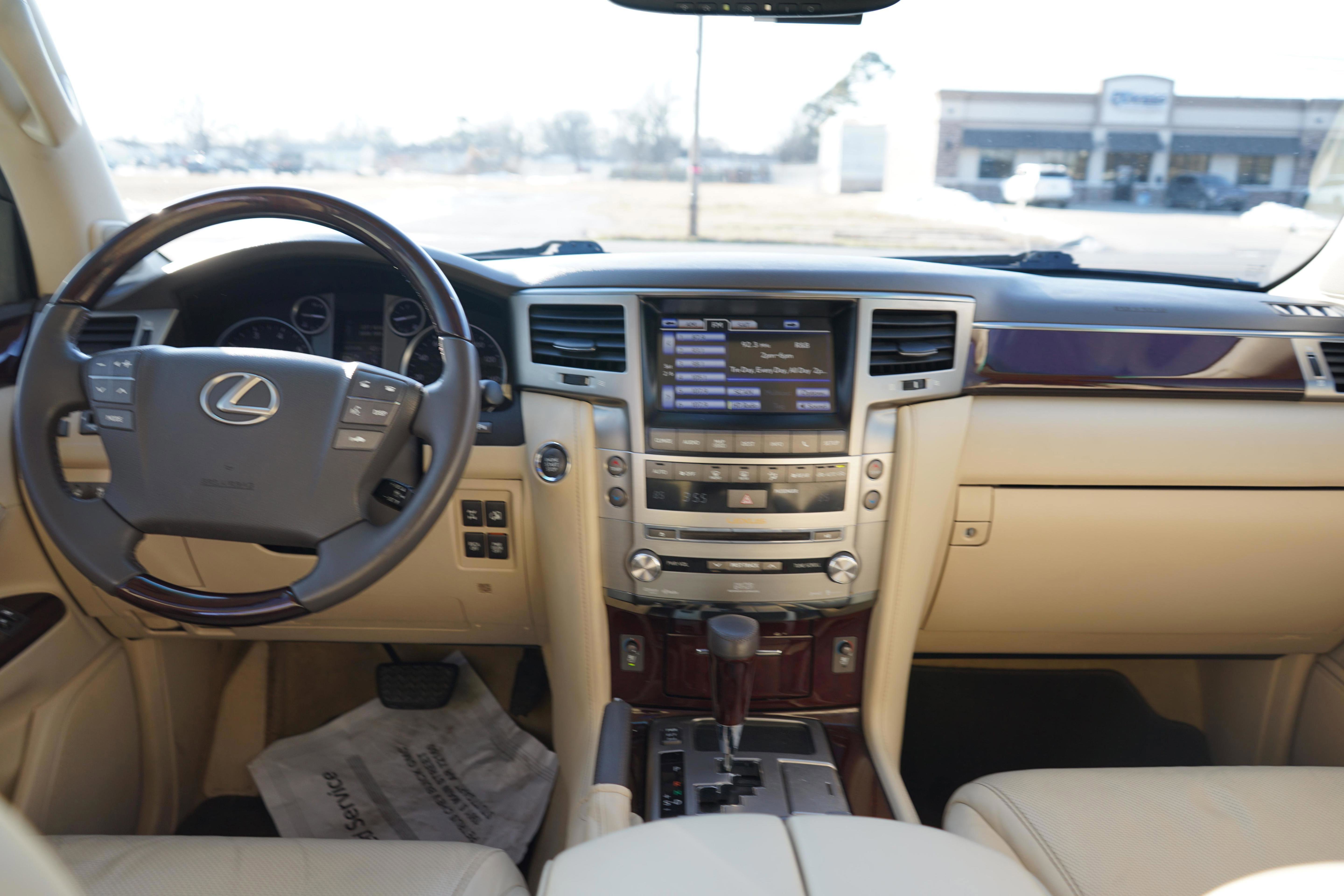 Used 2014 Lexus LX 570 4WD image 26