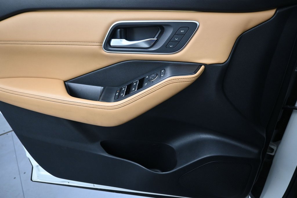 Used 2022 Nissan Rogue Platinum w/ Head-Up Display Package image 30