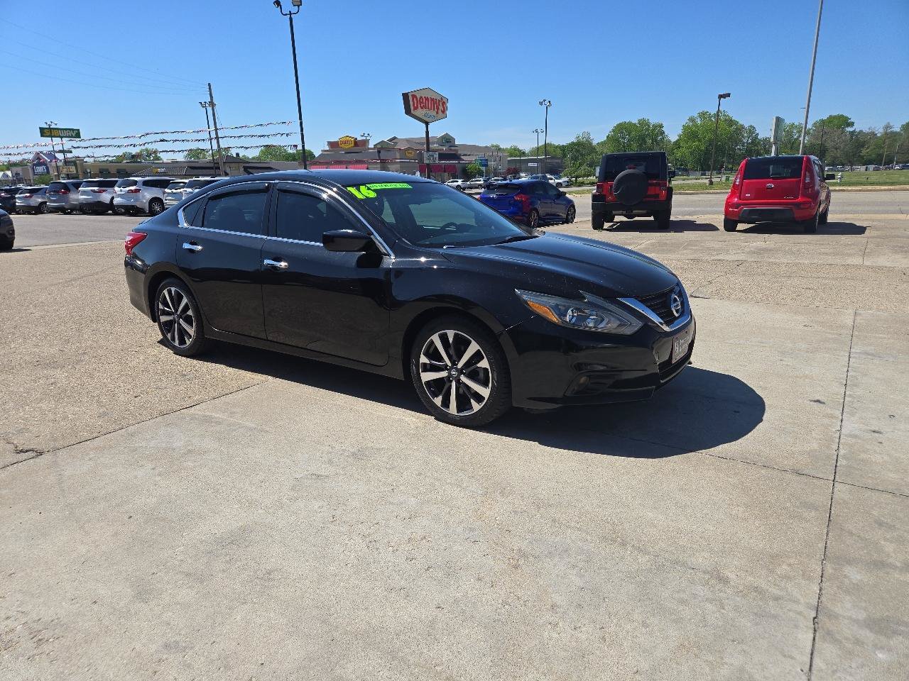 Used 2016 Nissan Altima 2.5 SR FWD image 4