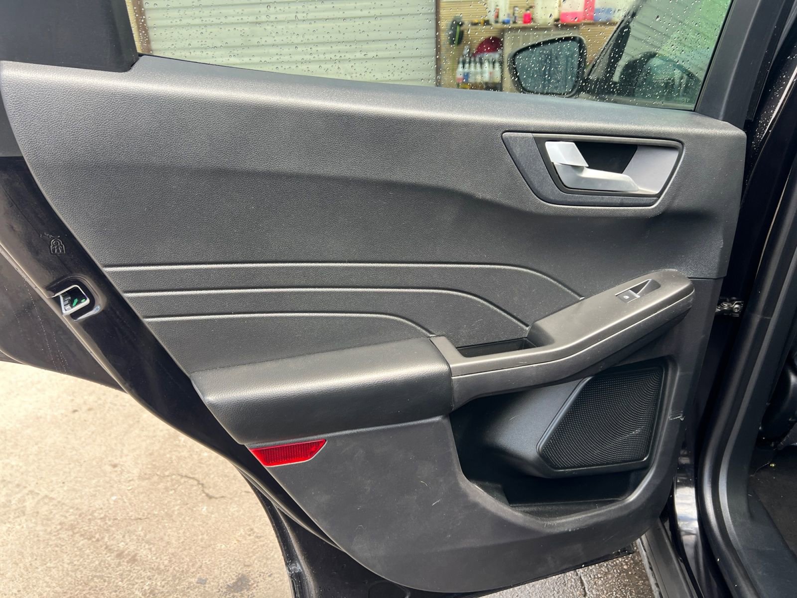 Used 2021 Ford Escape SE w/ SE Sport Appearance Package FWD image 26