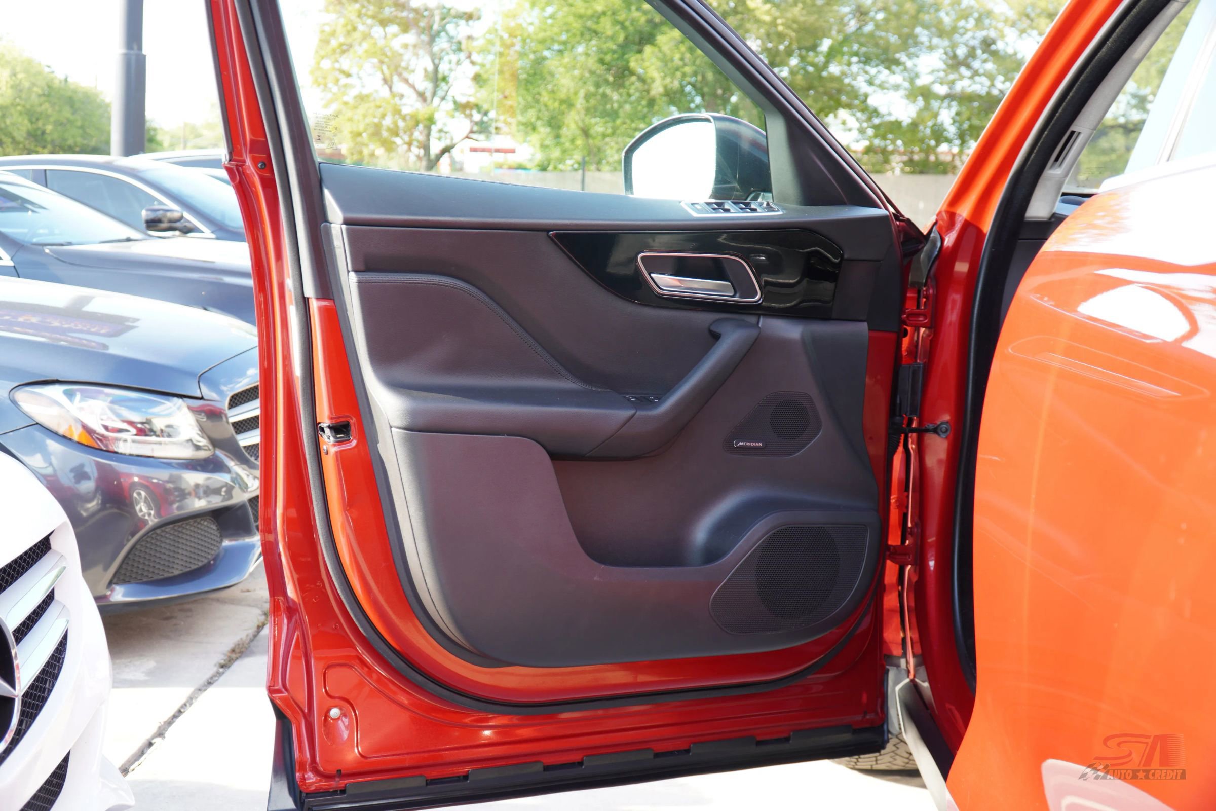 Used 2019 Jaguar F-PACE Premium image 13