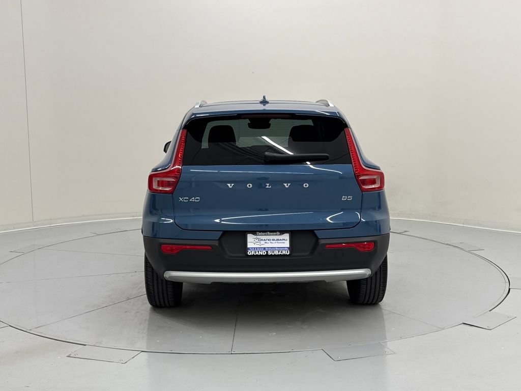 Used 2023 Volvo XC40 B5 Plus w/ Driver Assist Package image 5