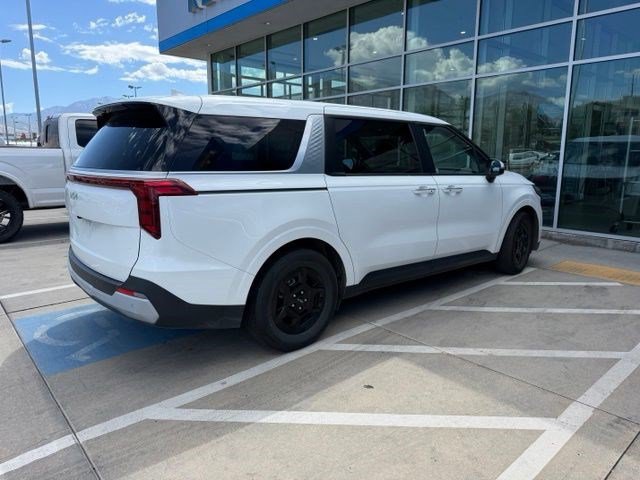 Used 2025 Kia Carnival FWD image 4