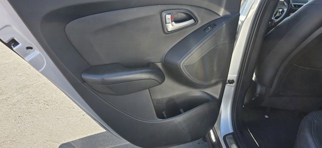 Used 2013 Hyundai Tucson Limited w/ Premium Pkg image 10