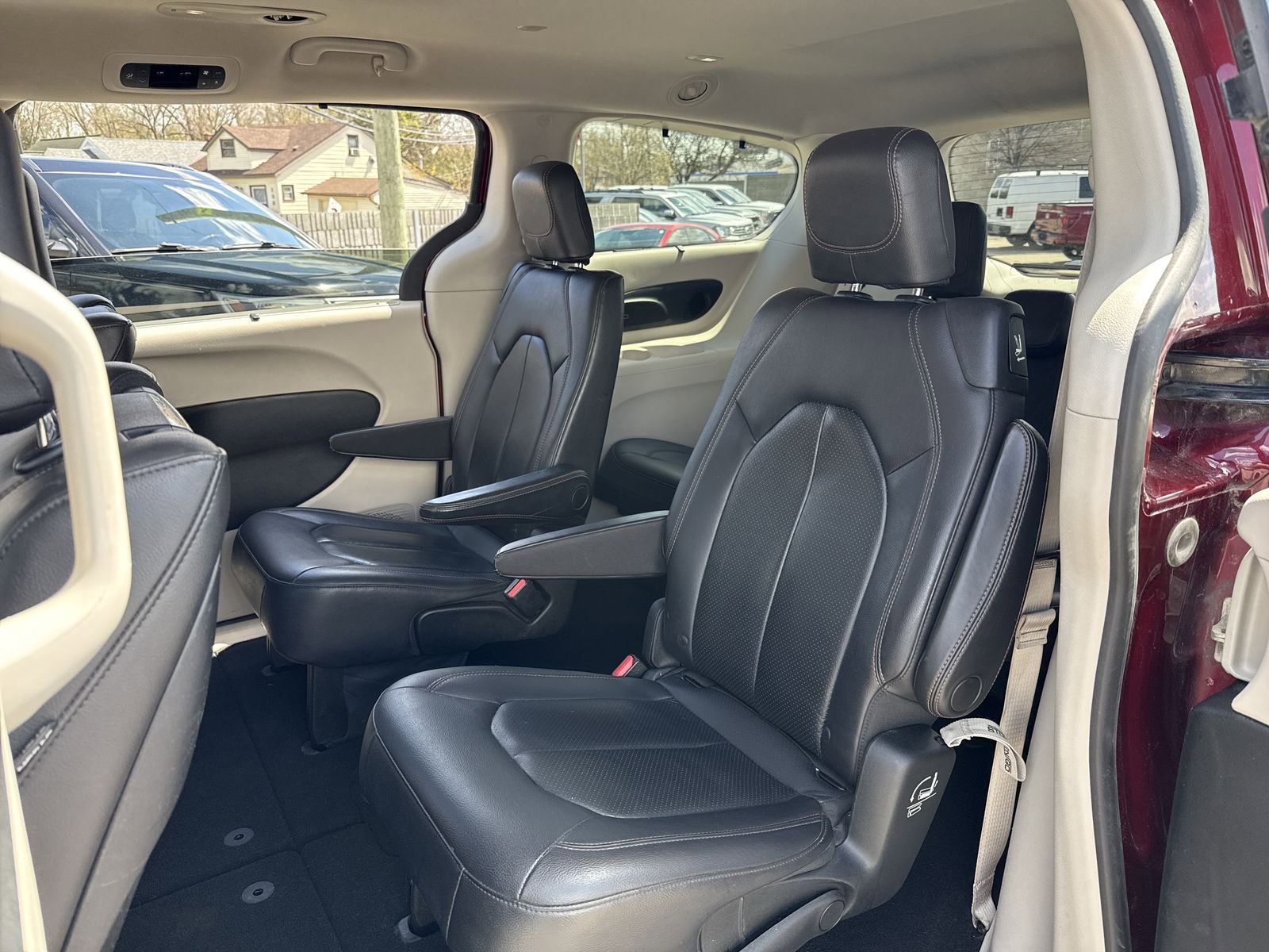 Used 2018 Chrysler Pacifica Touring-L Plus w/ Tire & Wheel Group image 26