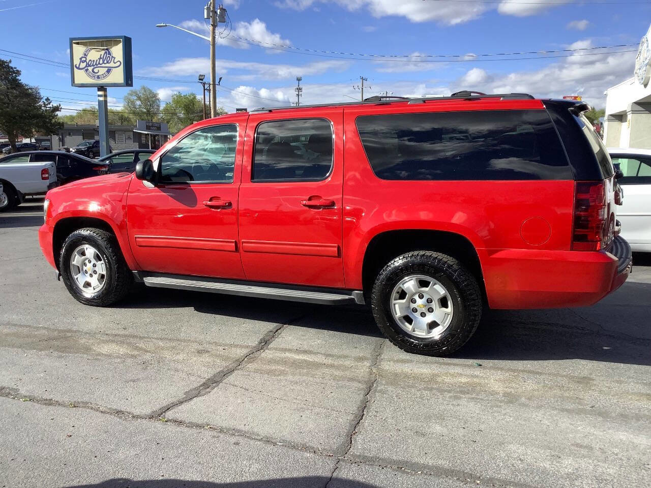 Used 2013 Chevrolet Suburban LS image 16