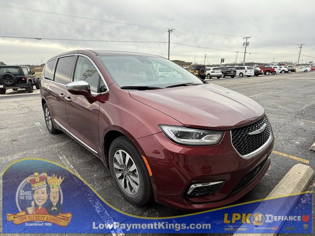 Used 2022 Chrysler Pacifica Limited image 1