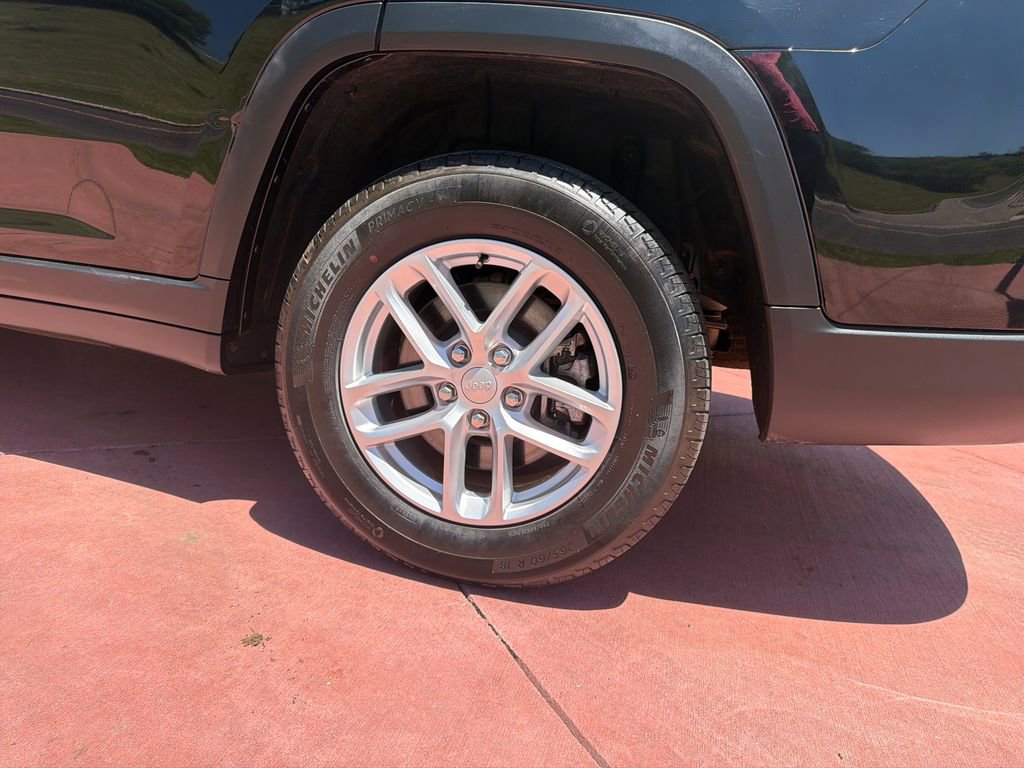 Used 2023 Jeep Grand Cherokee L Laredo AWD/4WD image 41