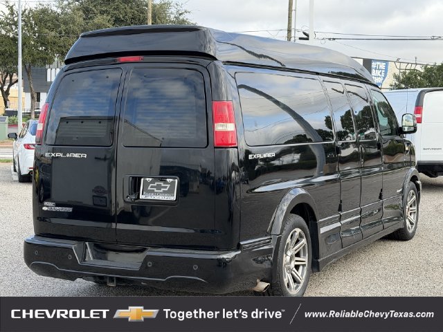 Used 2018 Chevrolet Express 2500 Extended w/ Enhanced Convenience Package RWD image 4