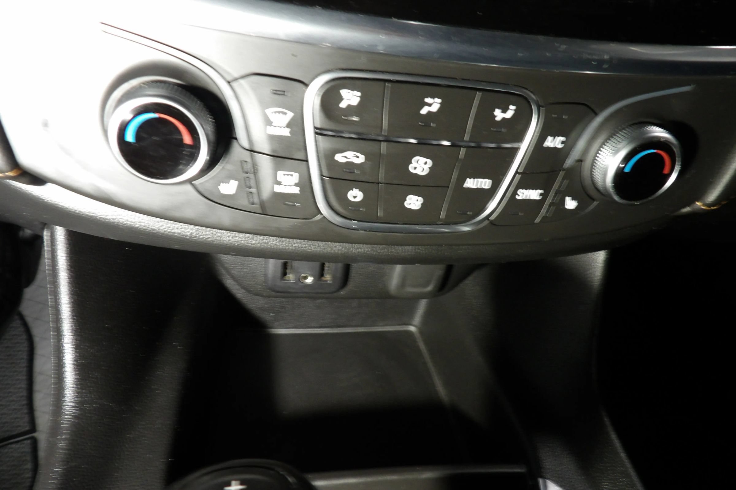 Used 2019 Chevrolet Traverse LT w/ LPO, Floor Liner Package AWD/4WD image 18