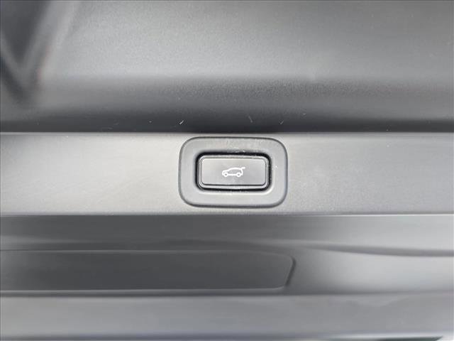 Used 2023 Land Rover Range Rover SE image 13