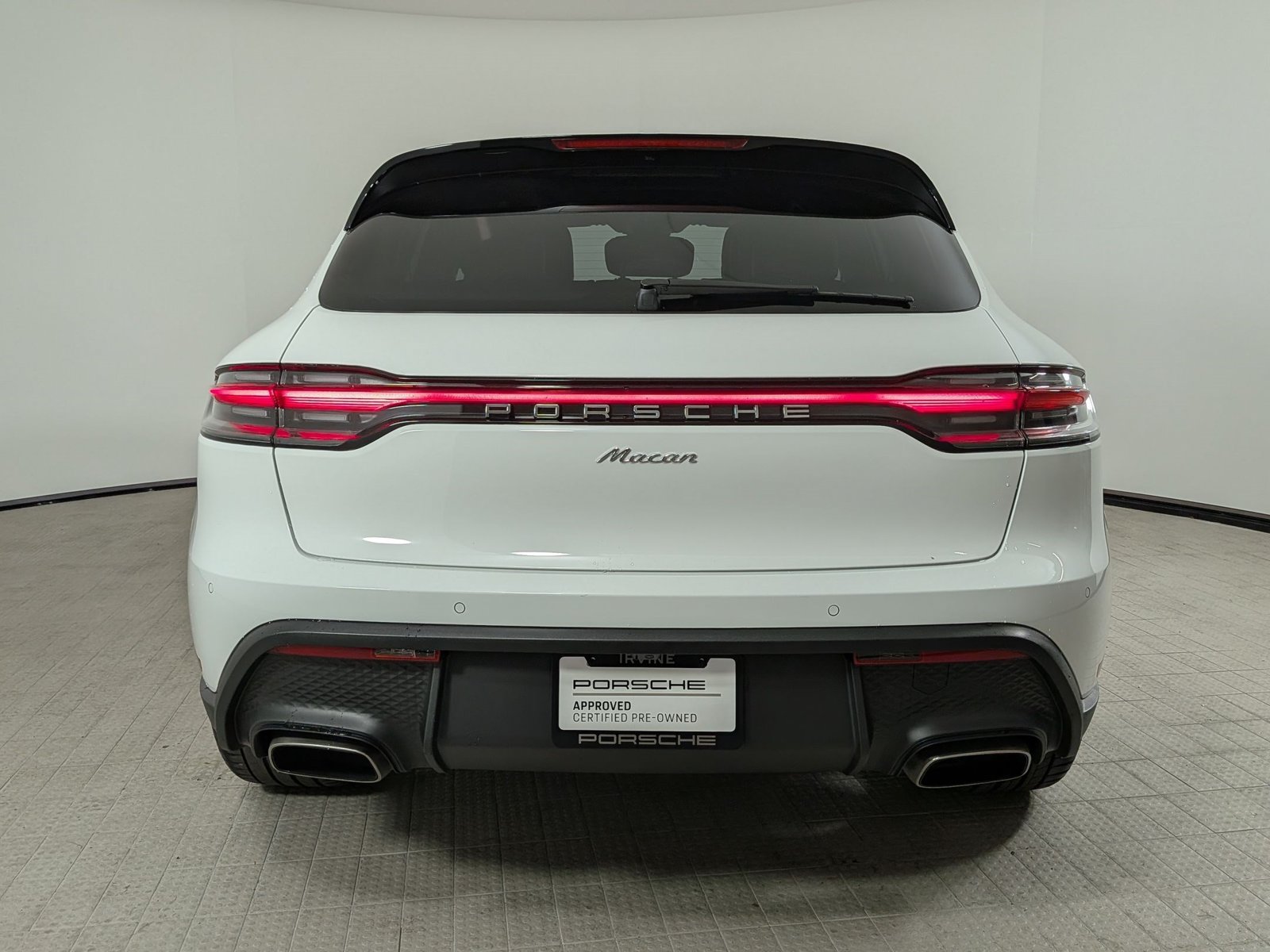 Certified 2025 Porsche Macan Turbo AWD/4WD image 10