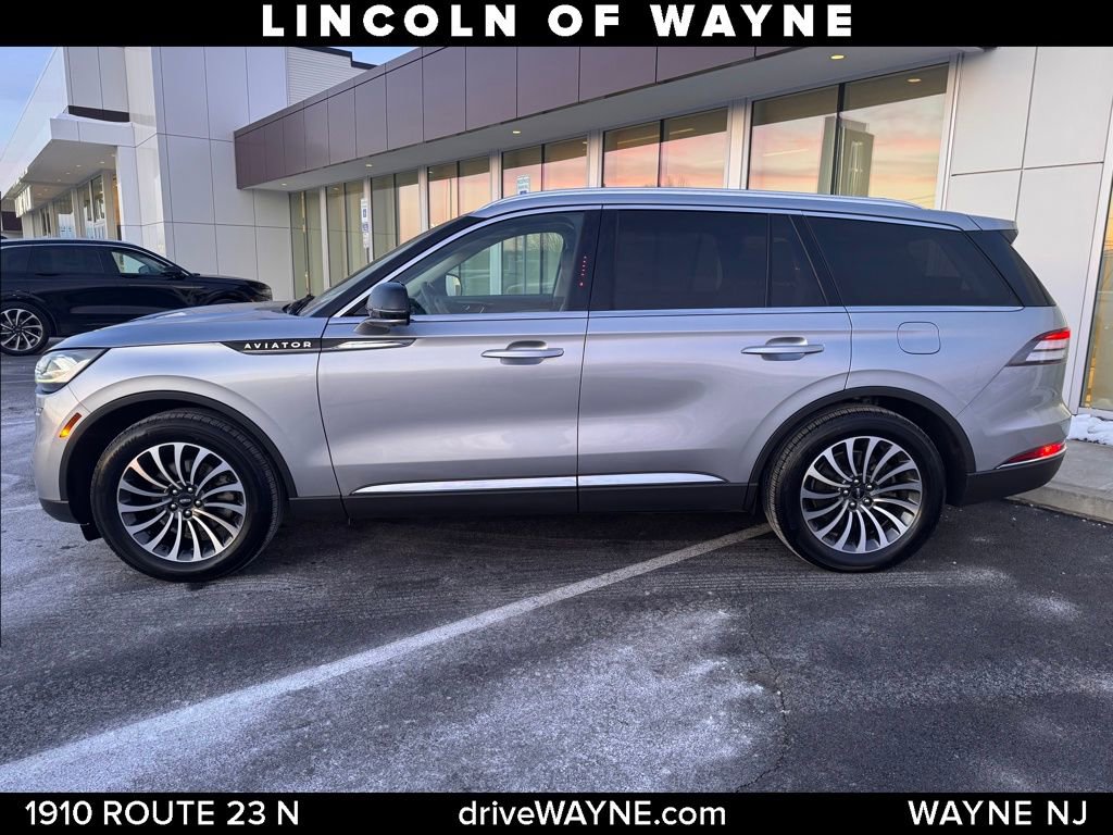 Used 2023 Lincoln Aviator Reserve w/ Elements Package Plus image 2