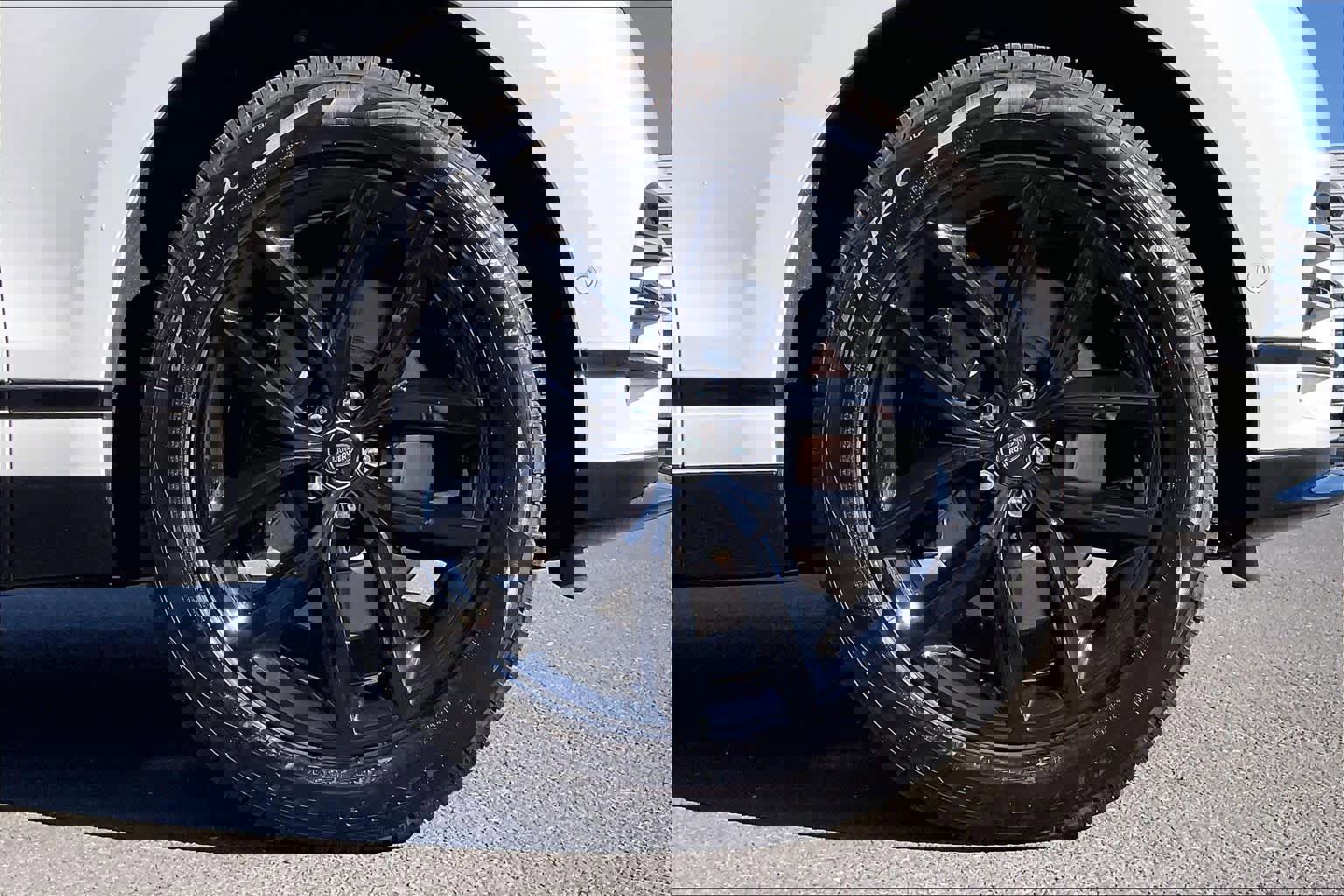 New 2026 Land Rover Range Rover Velar Dynamic SE image 14