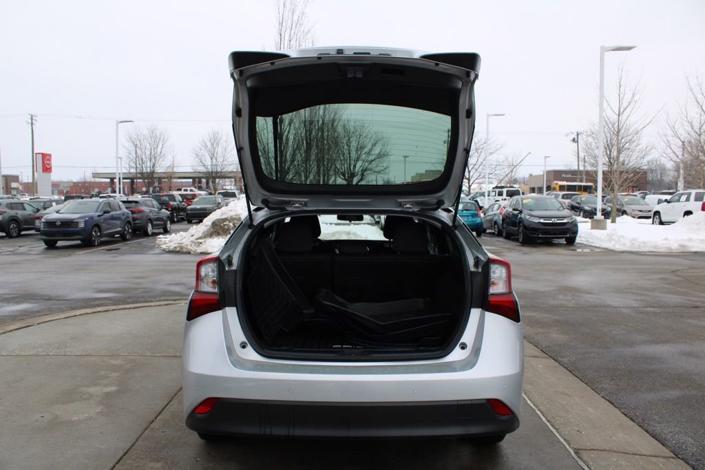 Used 2020 Toyota Prius LE image 10