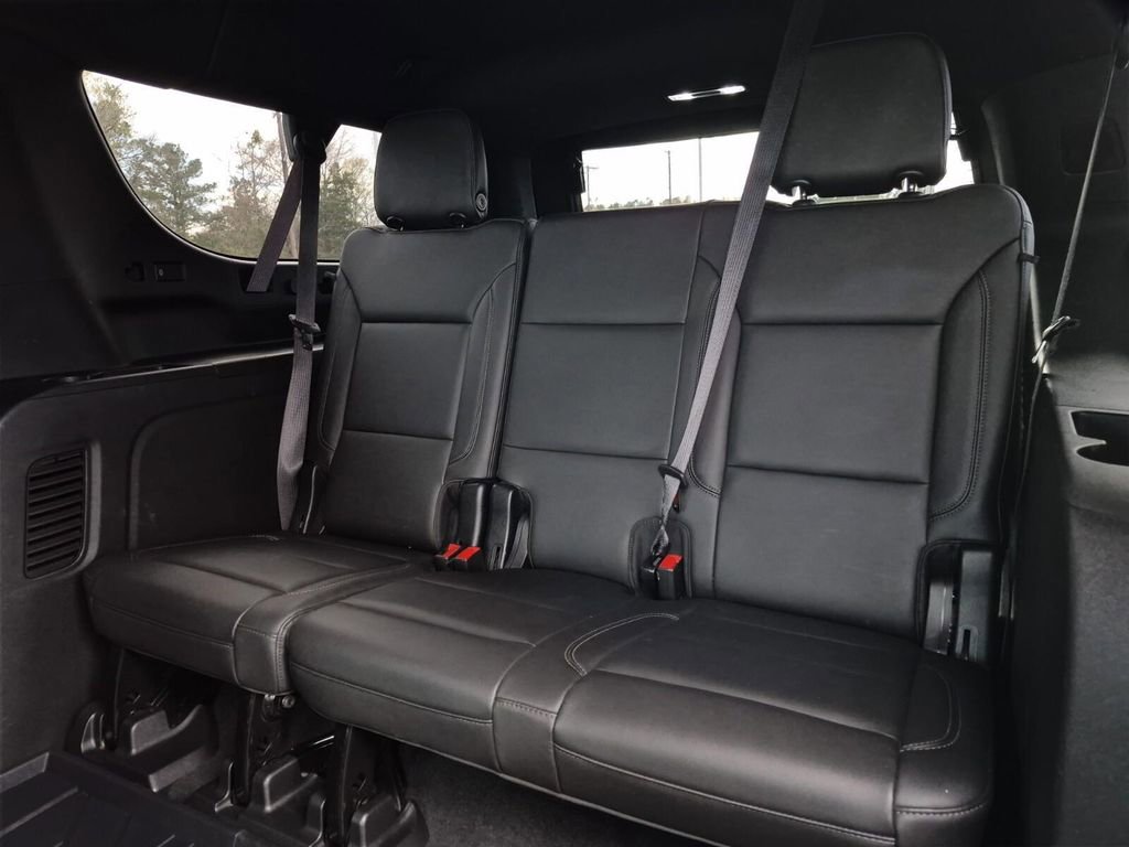 Used 2021 Chevrolet Suburban Z71 w/ Z71 Signature Package image 39