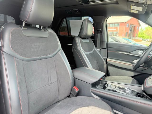 Used 2025 Ford Explorer ST w/ Sun And Sound Package image 46