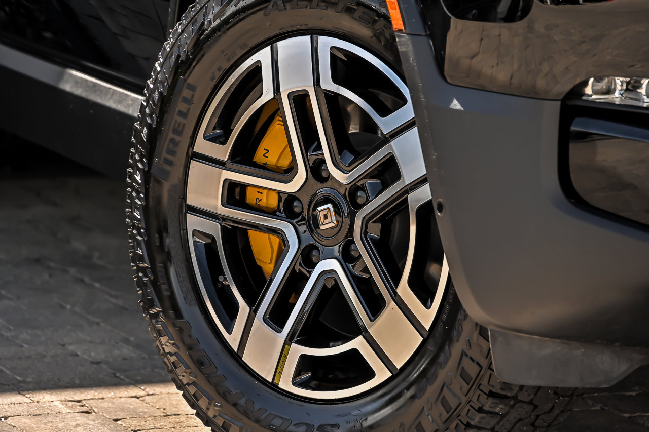 Used 2023 Rivian R1S Adventure AWD/4WD image 3