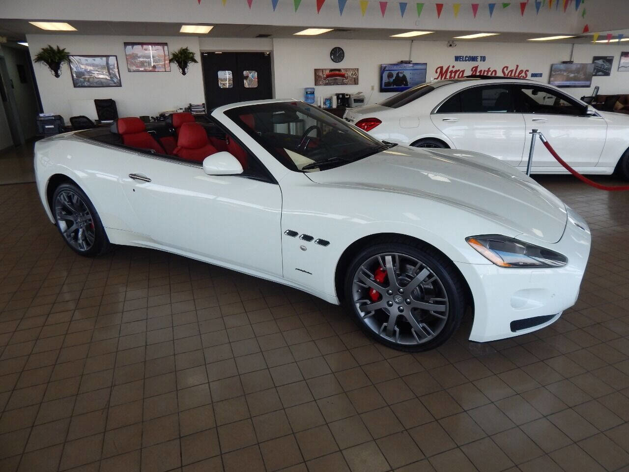 Used 2011 Maserati GranTurismo Base 2dr Convertible image 1